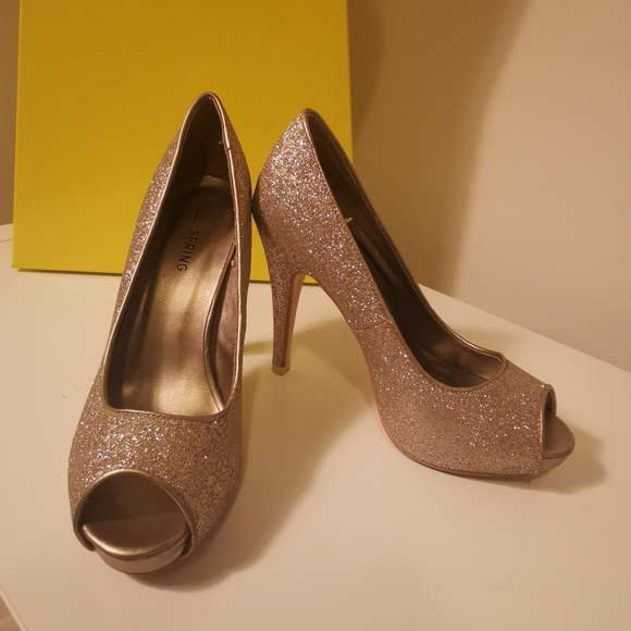 Spring Gold High Heel - Picture 3 of 3